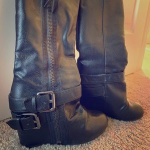 Mid rise black moto boot